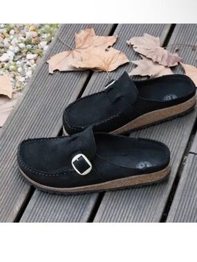 Birkenstock Buckley
Suede Leather - Black
$150 size42  US 11-11.5 preowned